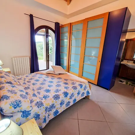 Ad Villa *